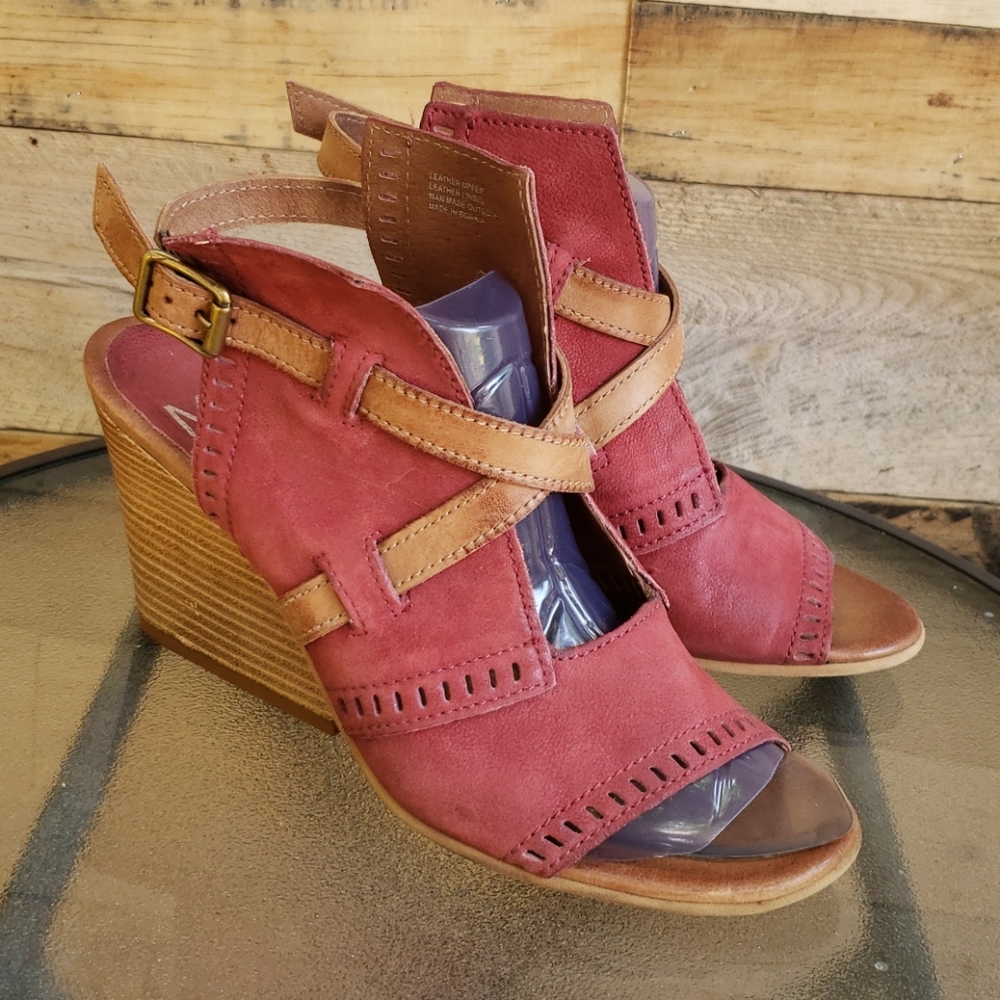 Perfect Miz Mooz sandals size 41 NWOT